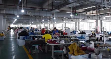 华帅箱包:订单生产 远销国外