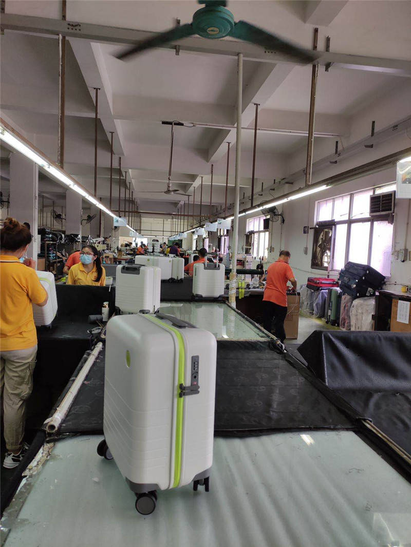 monos travel箱包皮具办公工厂实拍图展示-大视野-新闻